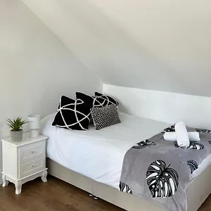  Apartment Cosy Studio Near Beach United Kingdom